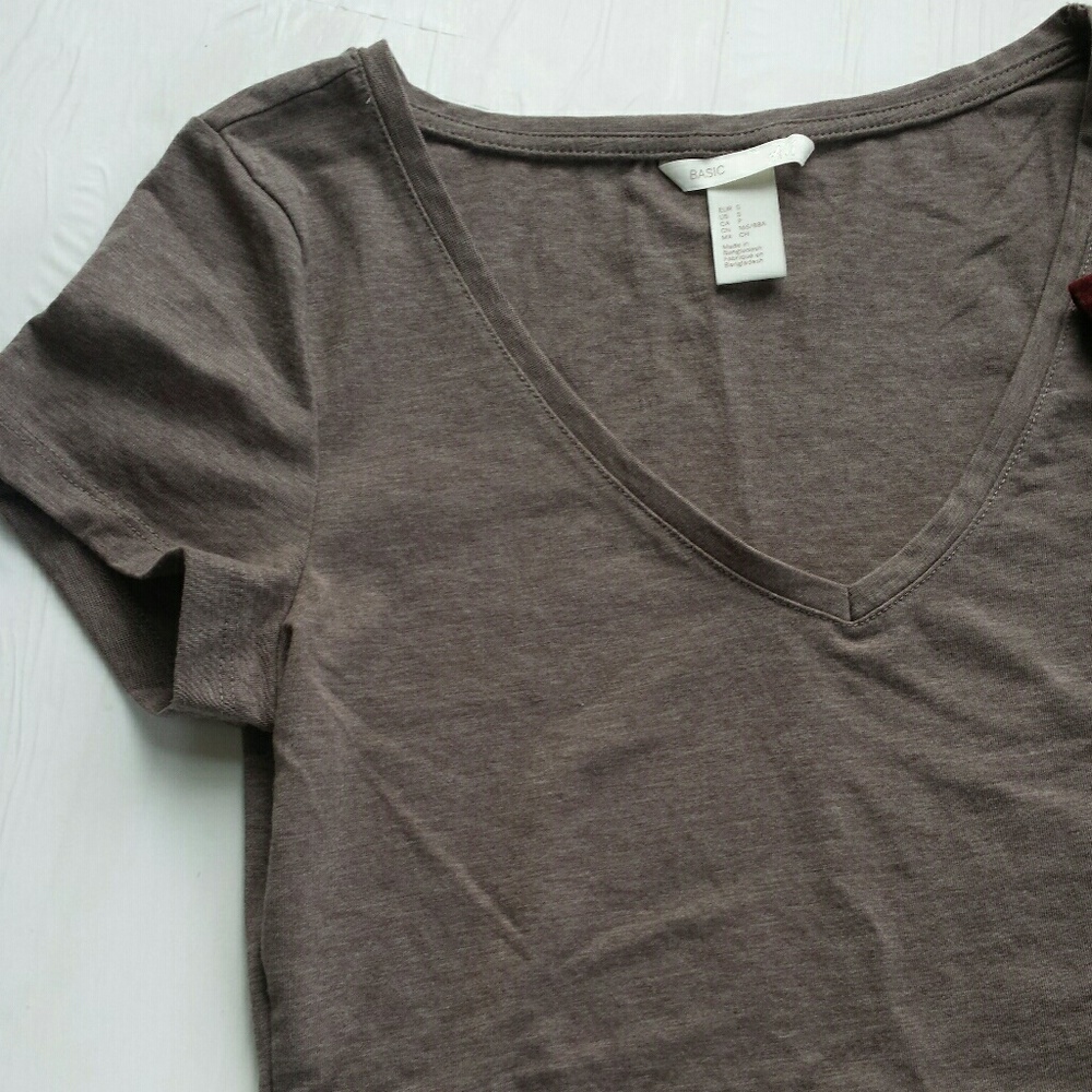 2 T-shirt Bundle Women's size Small - Picture 4 of 8